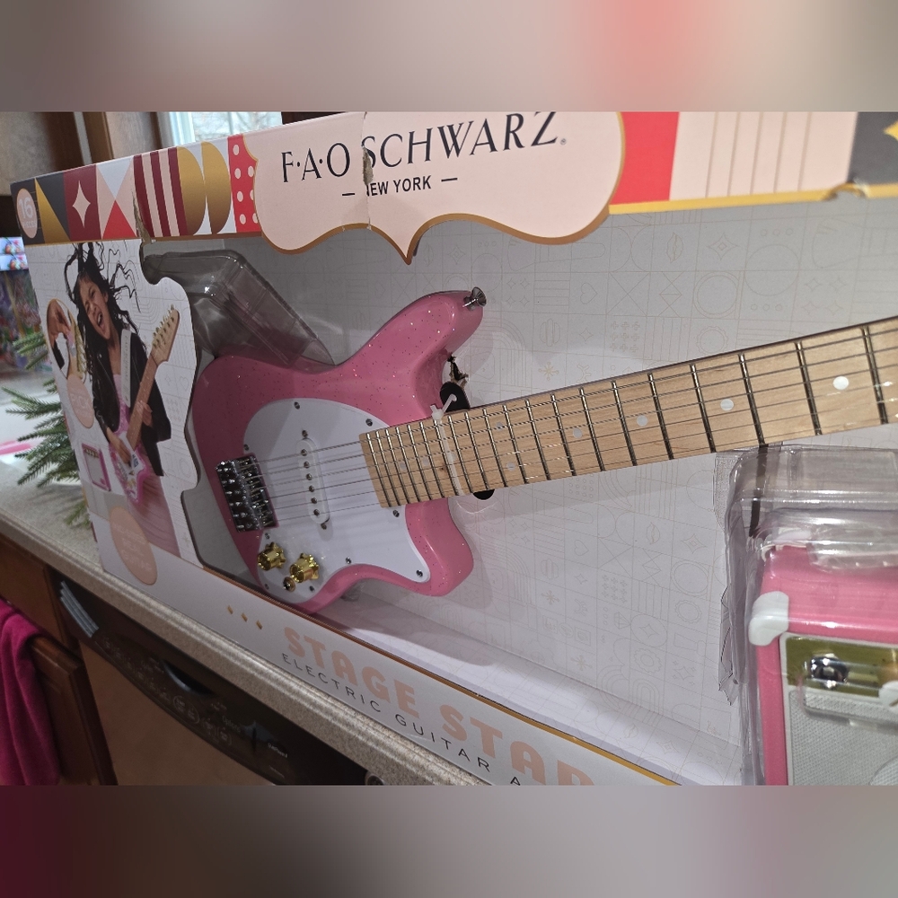 NEW FAO Schwarz Stage Stars Electric Guitar and Amp Real electric guitar - Picture 9 of 16